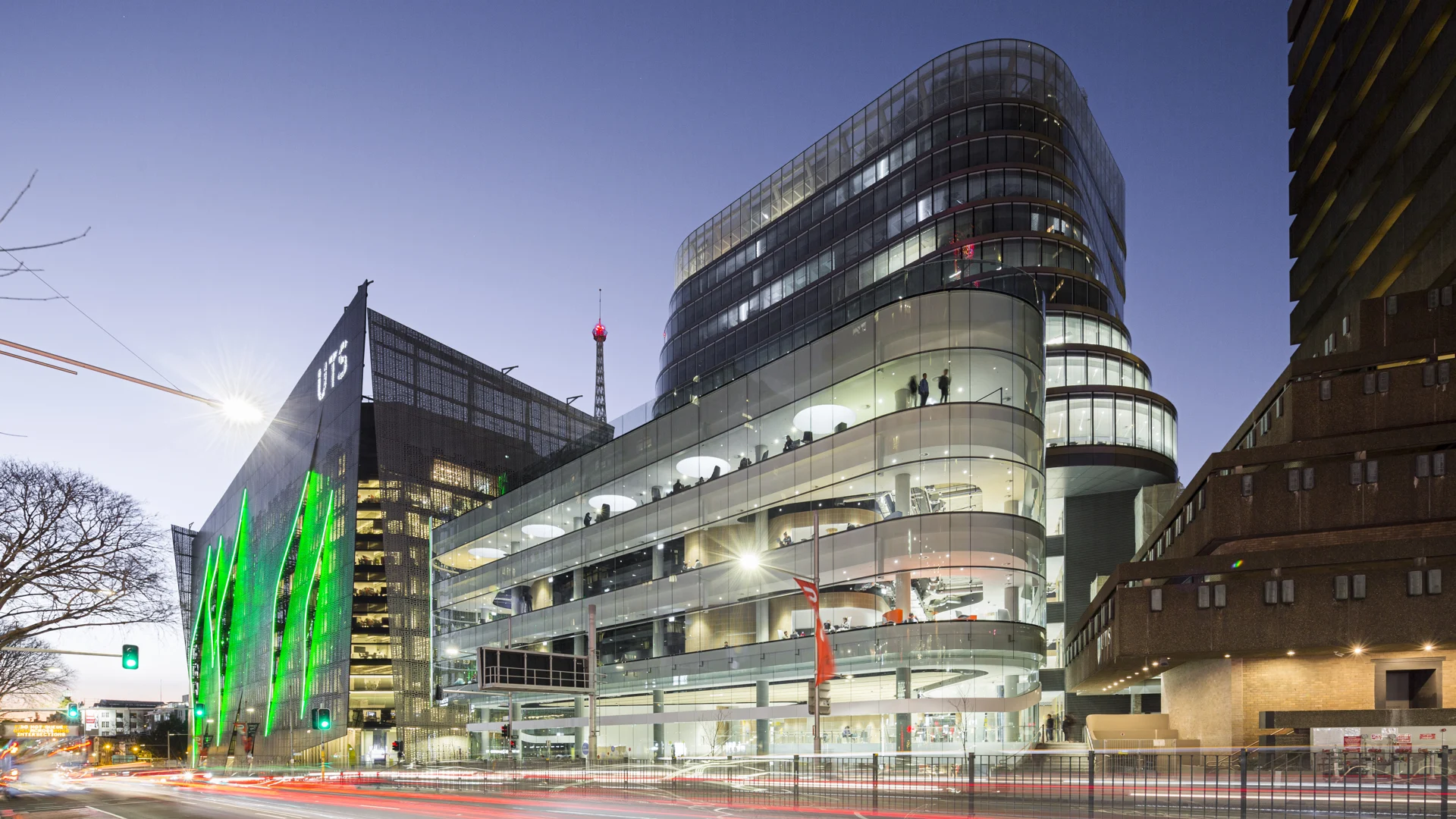 The innovative and contemporary facade of the UTS Engineering and IT Building in Sydney, symbolizing technology and academic excellence and a modern learning environment